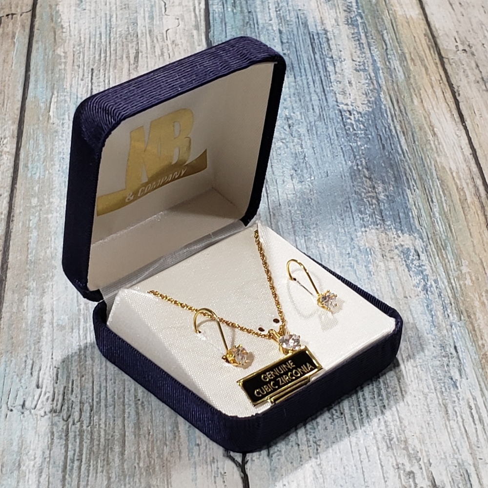 KB Necklace & Earrings Set. - Picture 10 of 10